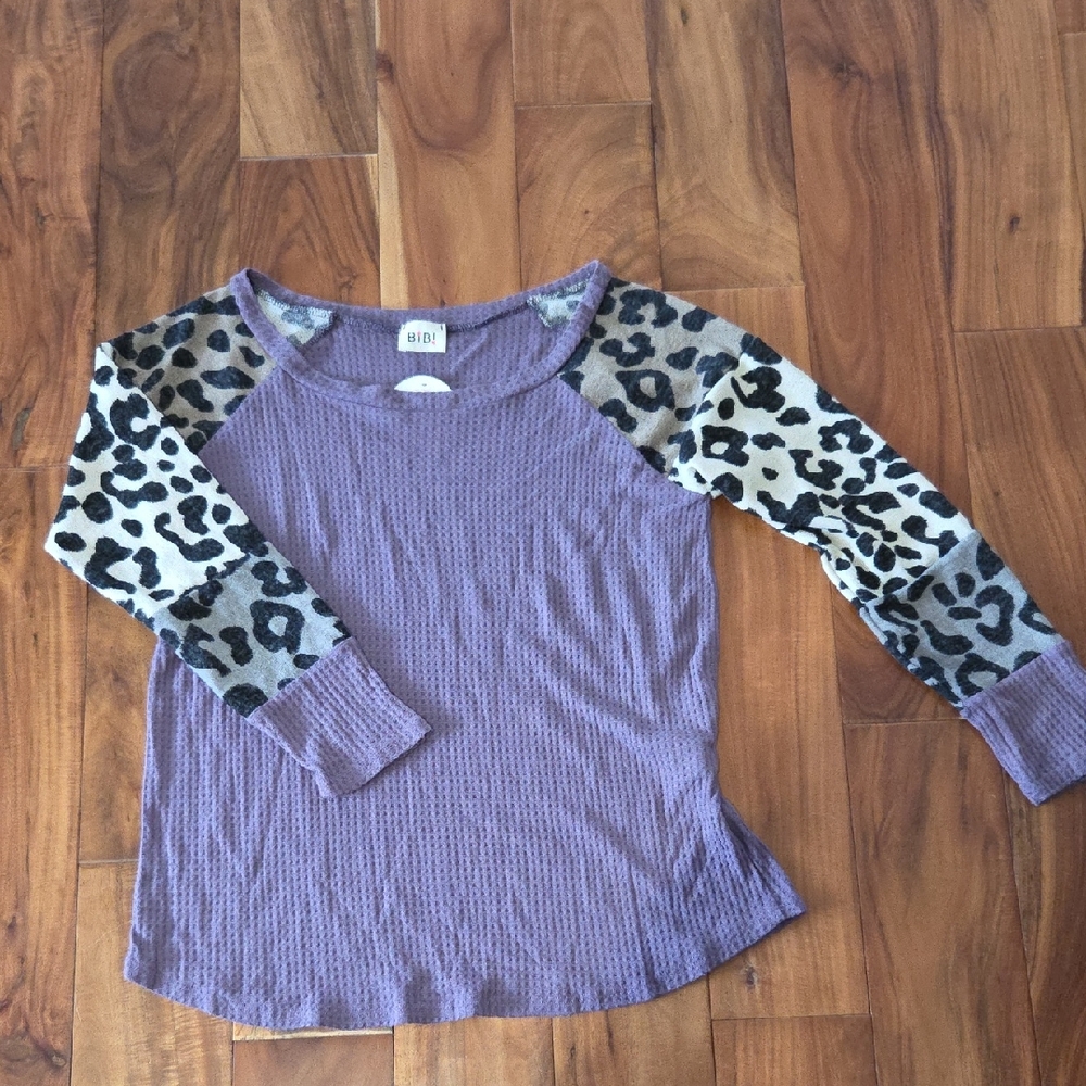 BiBi Purple Women's Top with Leopard Print Sleeves
